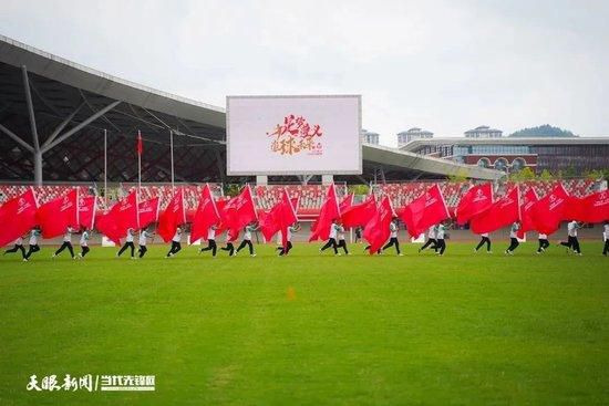 算上今日比赛，比尔本赛季已经缺席了18场比赛（背部伤势），本赛季他出战3场，场均可以得到17.3分5.3篮板3.7助攻。